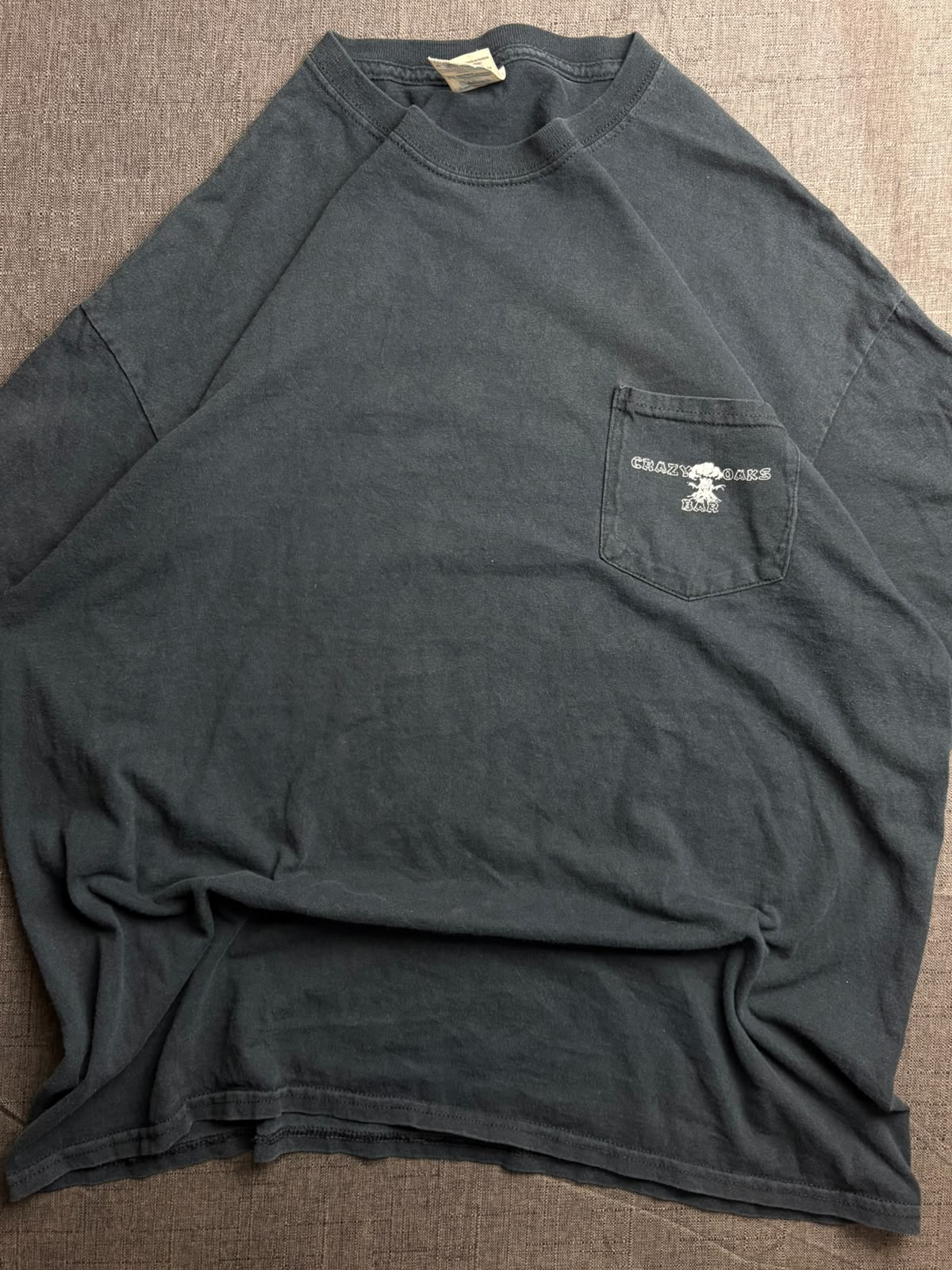 oak bar black tee