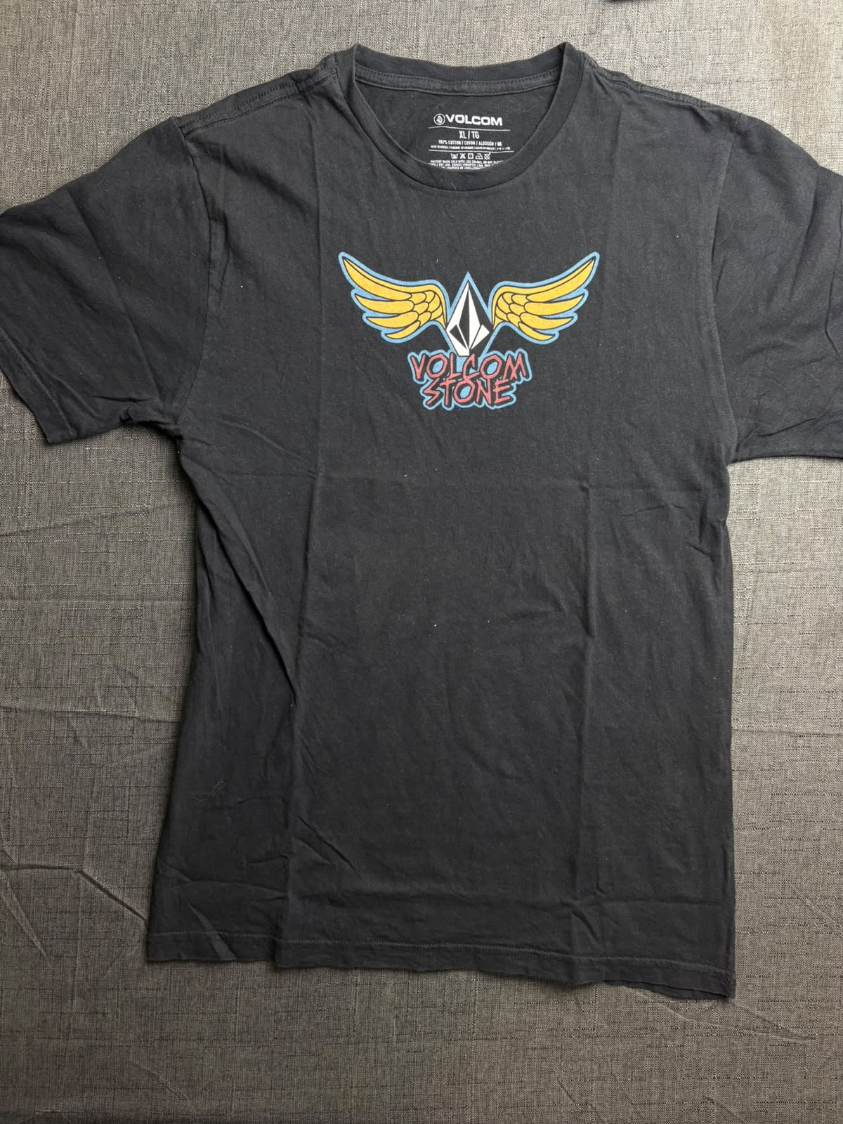 volcon stone black tee